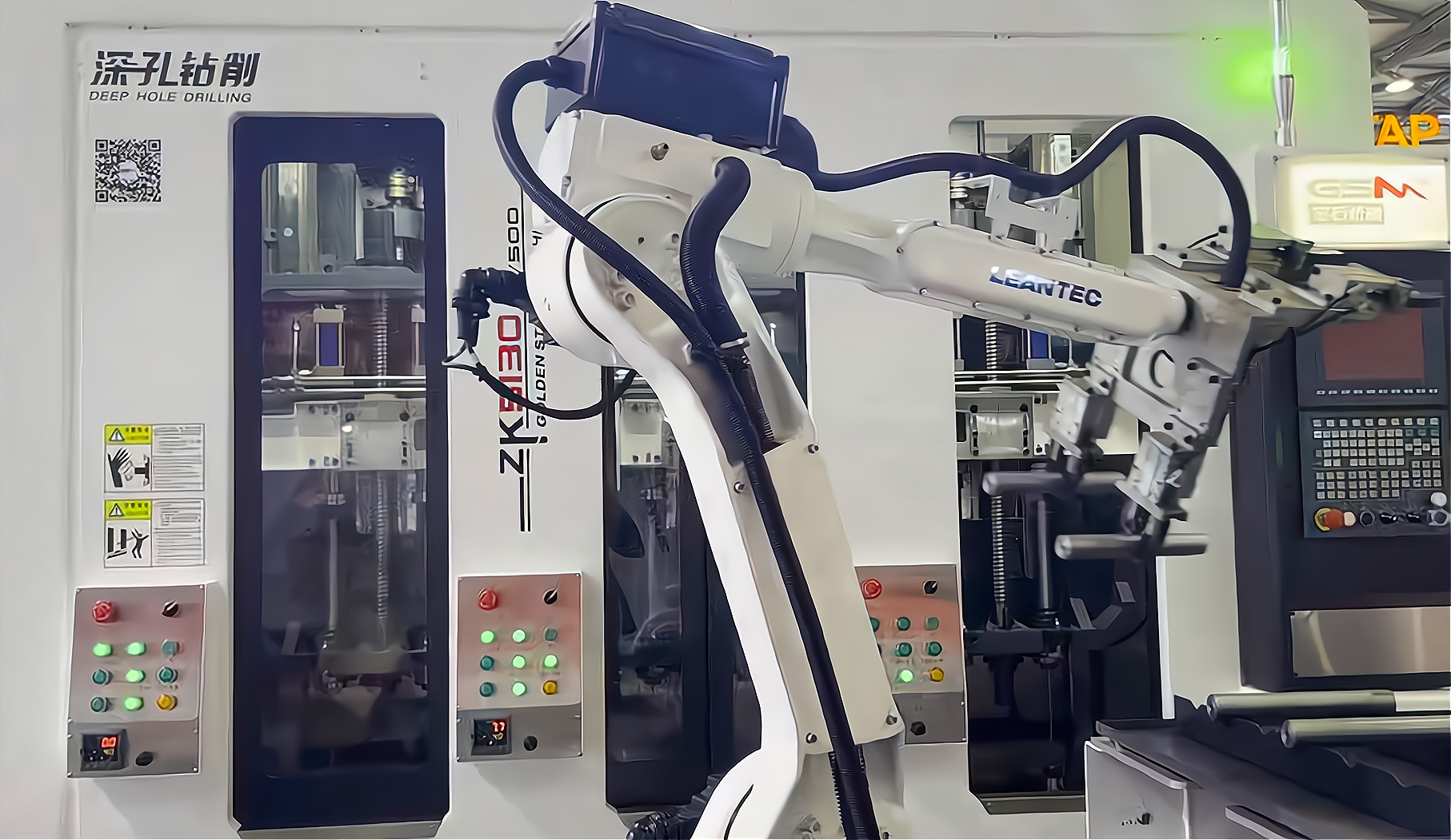 ZK5120×6/500 倒立六軸深孔鉆床配置六軸機器人，加工新能源電機軸單機自動化