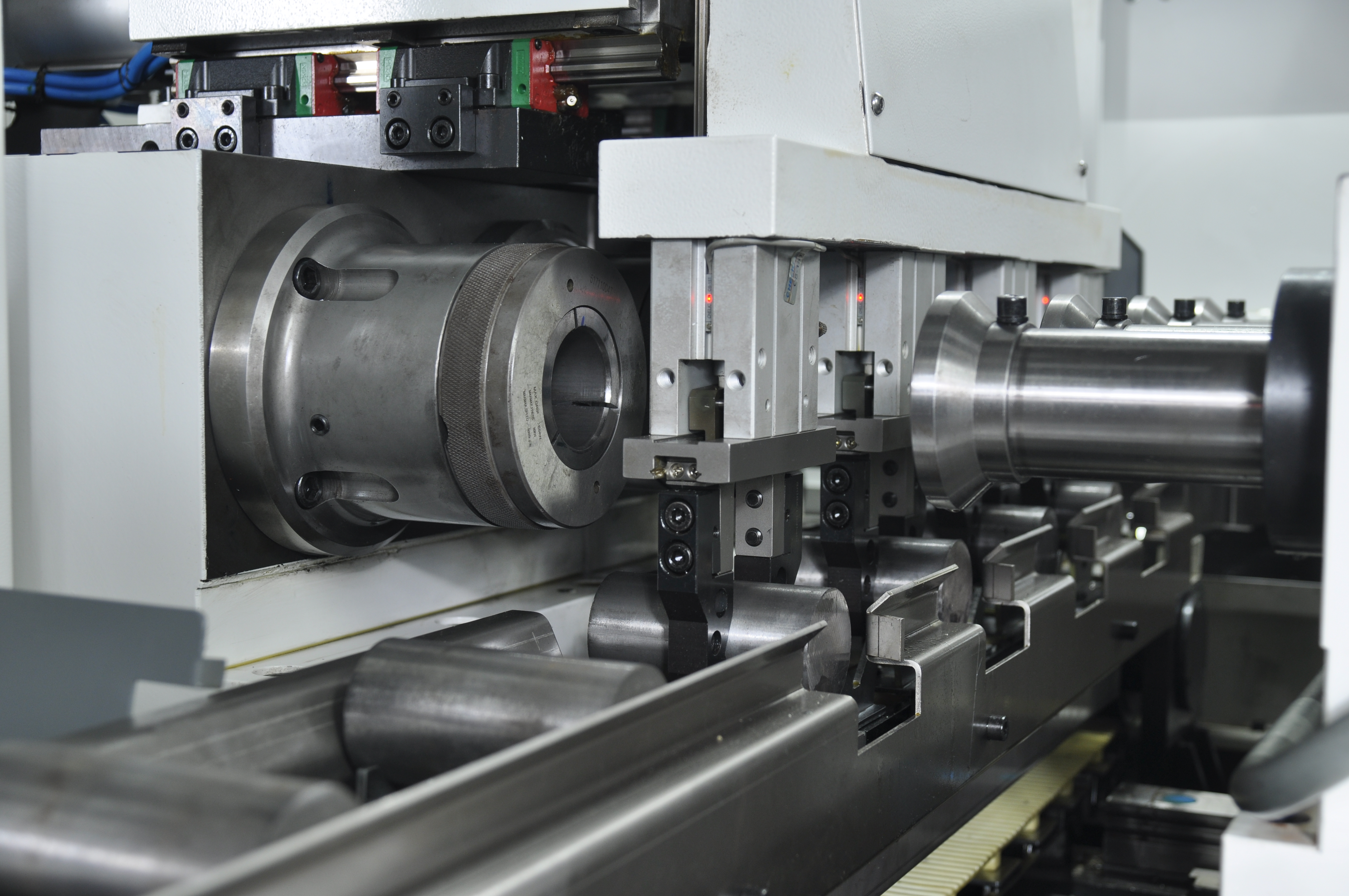 ZK2125×4/500 深孔鉆床配置桁架機械手，加工活塞銷單機自動化